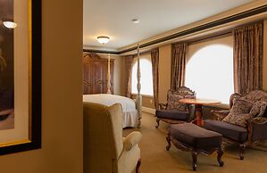 Grant Hall Hotel