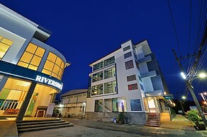 Riverside Hotel