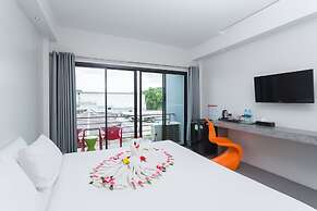 Riverside Hotel