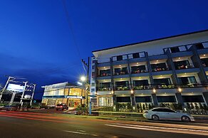 Riverside Hotel