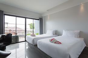 Riverside Hotel
