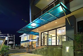 Riverside Hotel