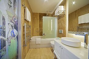 Azade Premier