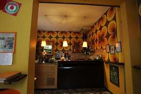 Sunflower City Student Hostel & Bar