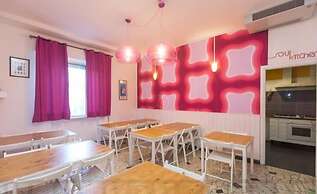 Sunflower City Student Hostel & Bar