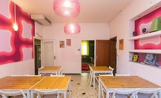 Sunflower City Student Hostel & Bar