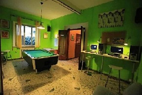 Sunflower City Student Hostel & Bar