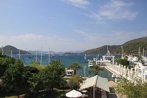 Dedeminn Marina Hotel