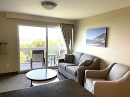 Atlantic Eyrie Lodge