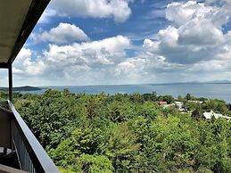 Atlantic Eyrie Lodge