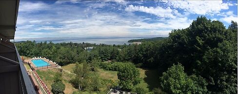Atlantic Eyrie Lodge