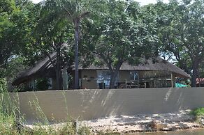 Hakusembe River Lodge
