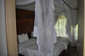Hakusembe River Lodge