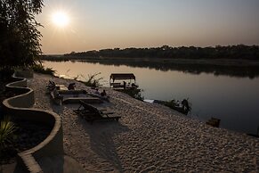 Hakusembe River Lodge