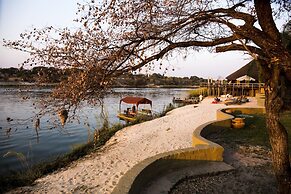 Hakusembe River Lodge