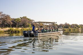 Hakusembe River Lodge