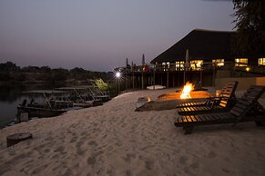 Hakusembe River Lodge