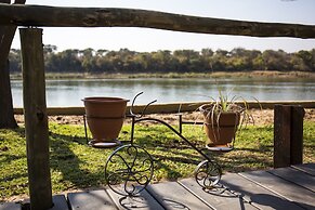 Hakusembe River Lodge