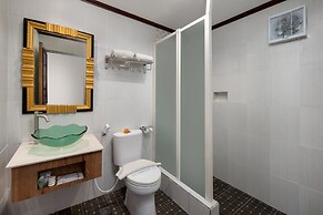 Royal Caravan Hotel Trawas