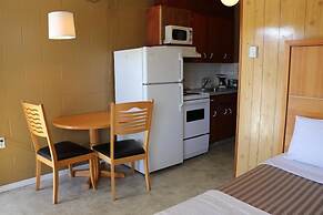 Plaza Motel