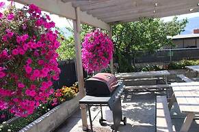 Plaza Motel