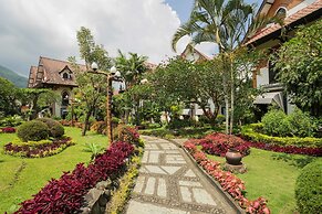 Royal Hotel and Villa Batu