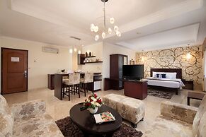 Royal Hotel and Villa Batu