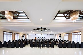 Royal Hotel and Villa Batu
