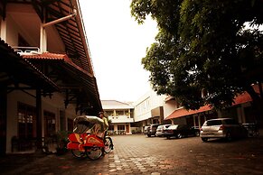 Arini Hotel