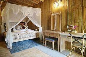 Loghome Boutique