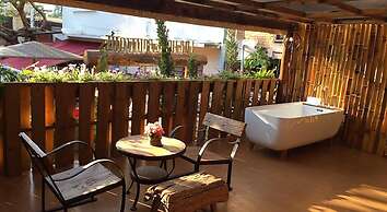 Loghome Boutique