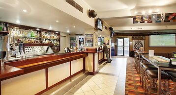 Nightcap at Balaclava Hotel