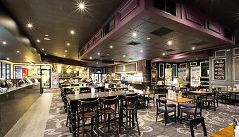 Nightcap at Skyways Hotel