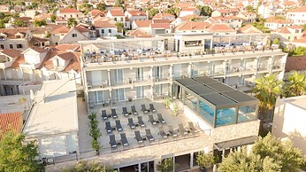 Hotel Osam