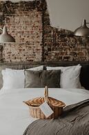 Mother Goose Hotel