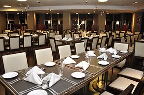 Rayentray Grand Hotel