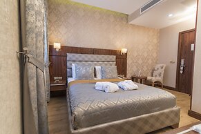 MidMar Deluxe Hotel