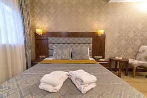 MidMar Deluxe Hotel