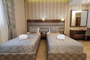 MidMar Deluxe Hotel