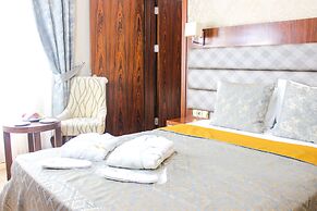 MidMar Deluxe Hotel