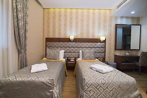 MidMar Deluxe Hotel