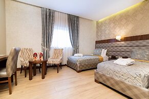 MidMar Deluxe Hotel