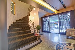 East Dragon Hotel
