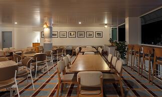 Seabreeze Beach Hotel