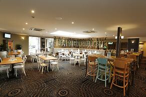 The Lakes Hotel