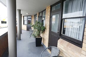 The Lakes Hotel