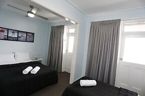 The Lakes Hotel