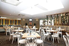 The Lakes Hotel