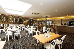 The Lakes Hotel