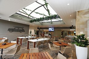 The Lakes Hotel